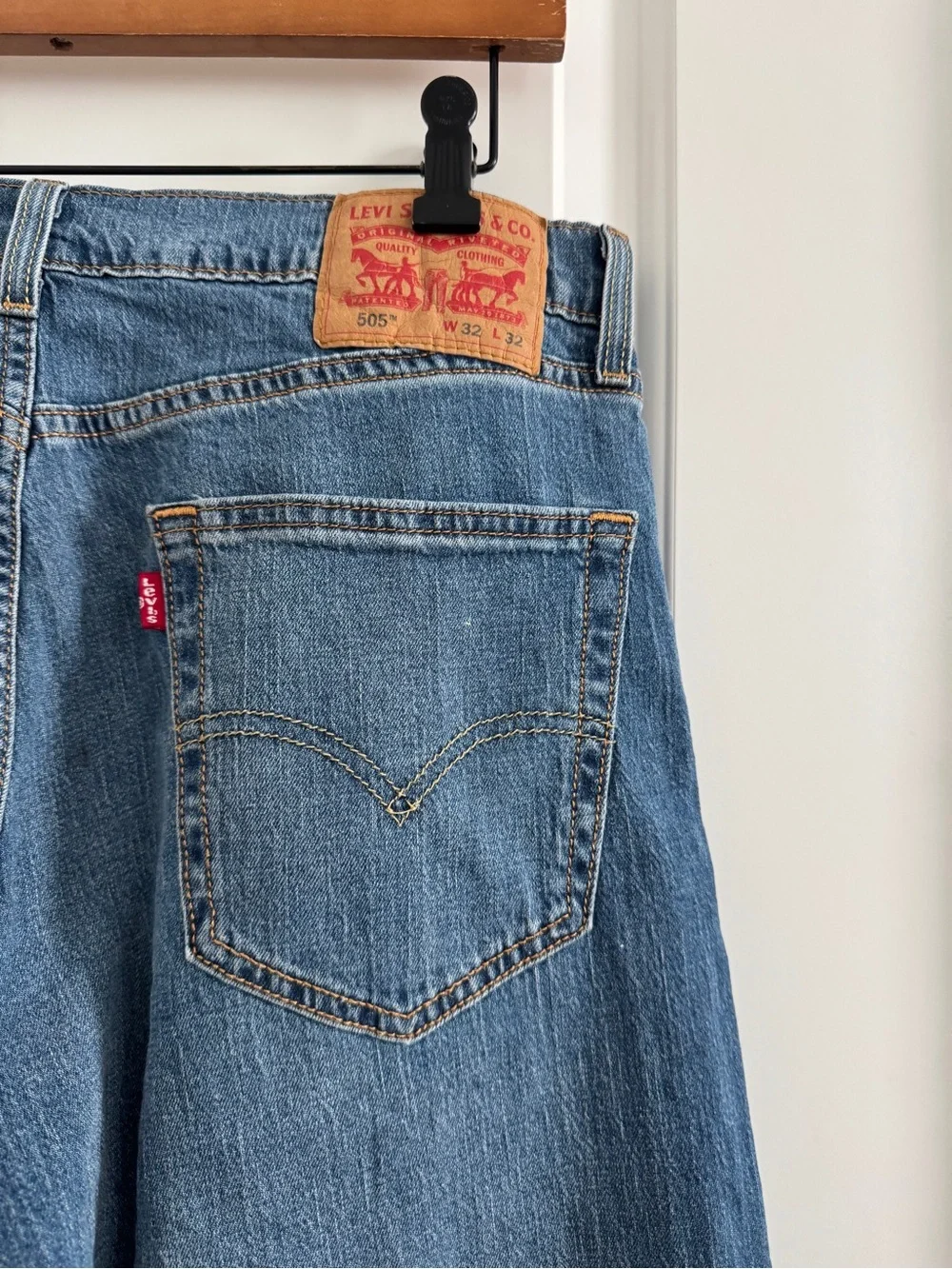 Levi's 505  Medium Blue Denim Jeans with Red Tab and Tan Leather Patch 32 x 32